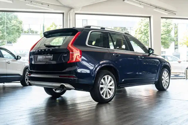 Volvo XC90 view 6