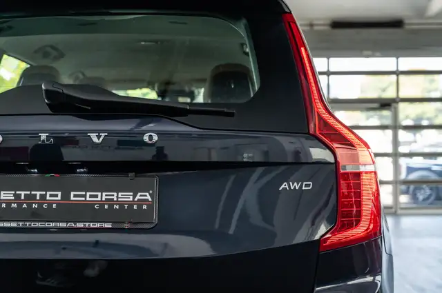 Volvo XC90 view 26