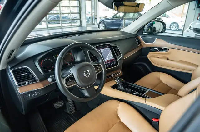 Volvo XC90 view 9