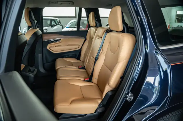 Volvo XC90 view 14