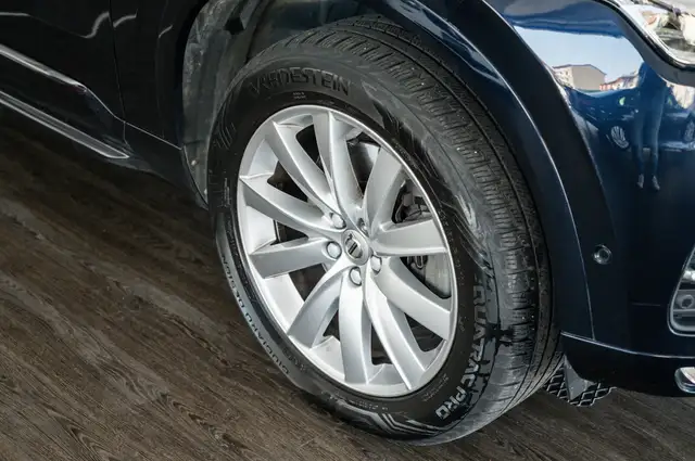 Volvo XC90 view 19