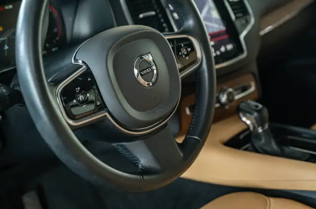 Volvo XC90 view 10