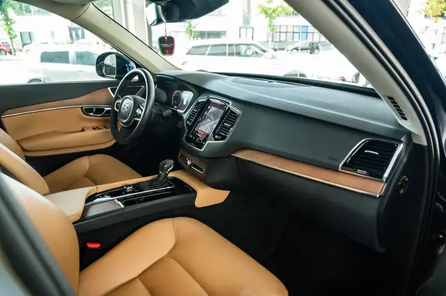 Volvo XC90 view 13