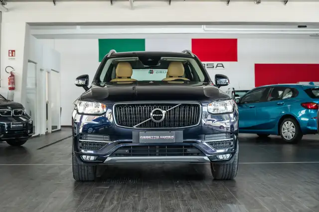 Volvo XC90 view 2