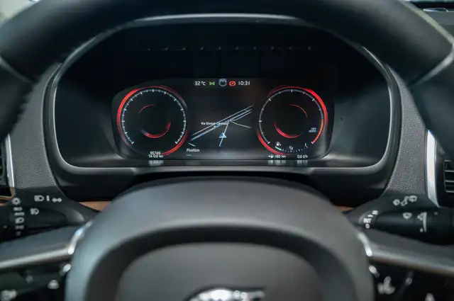 Volvo XC90 view 17