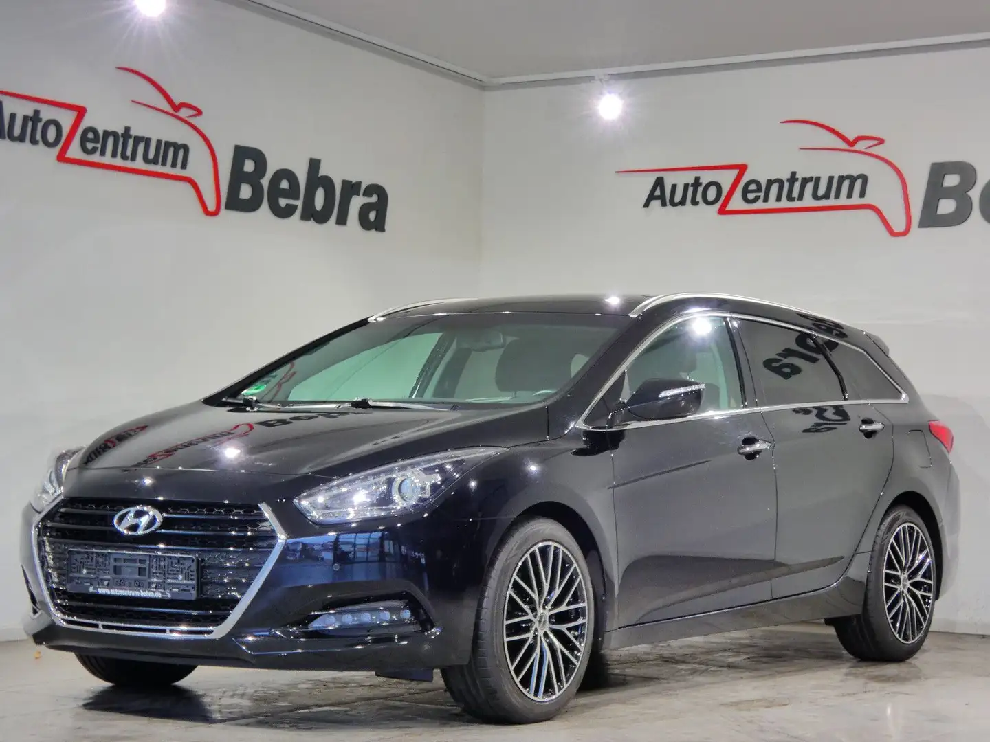 Hyundai i40 cw 2.0 GDI Navi/SHZ/PDC/MFL/Kamera/Tempomat Noir - 1