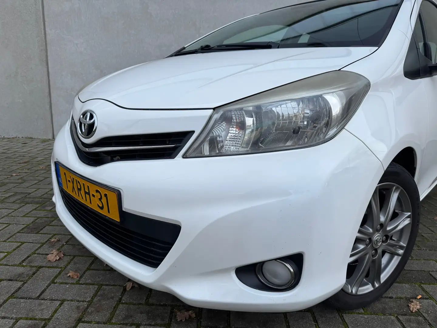 Toyota Yaris 1.3 VVT-i Dynamic GLAZEN DAK KEYLES NAV CAMERA Wit - 2