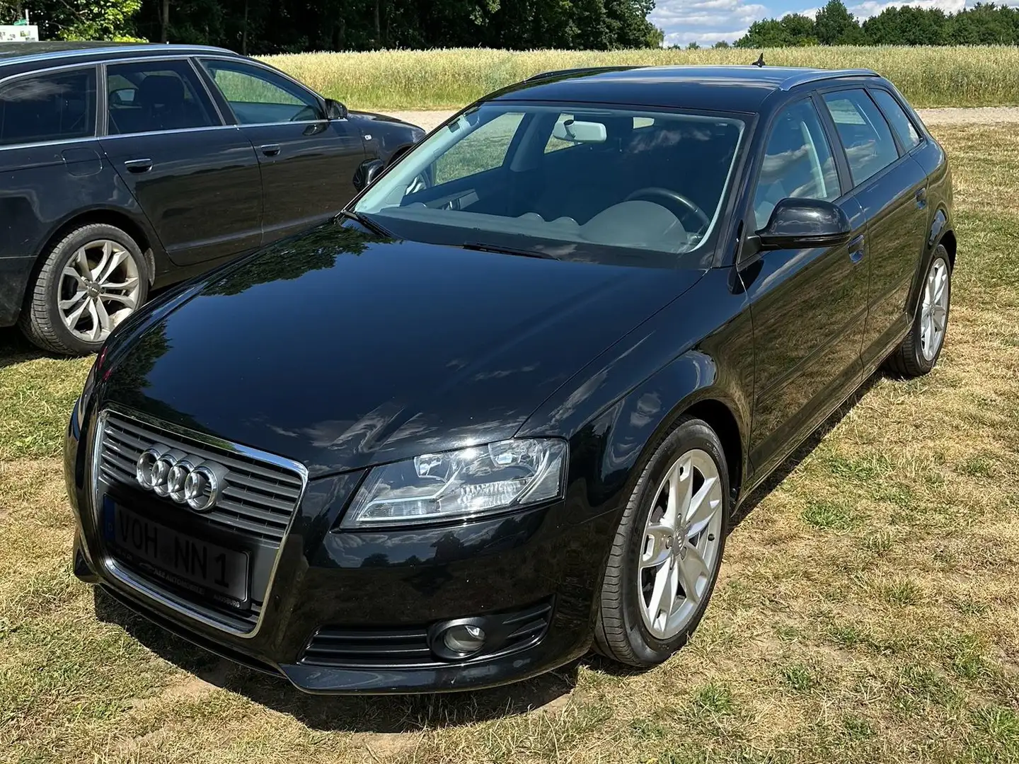 Audi A3 A3 2.0 TDI Sportback DPF Attraction Černá - 1