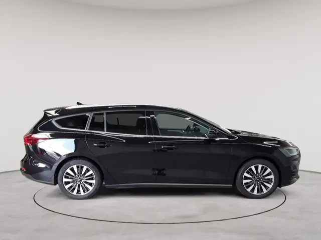 Ford Focus view 3