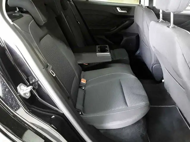 Ford Focus view 14
