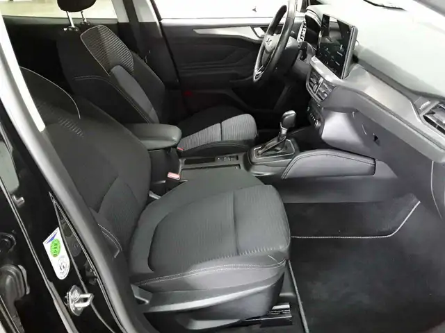 Ford Focus view 8