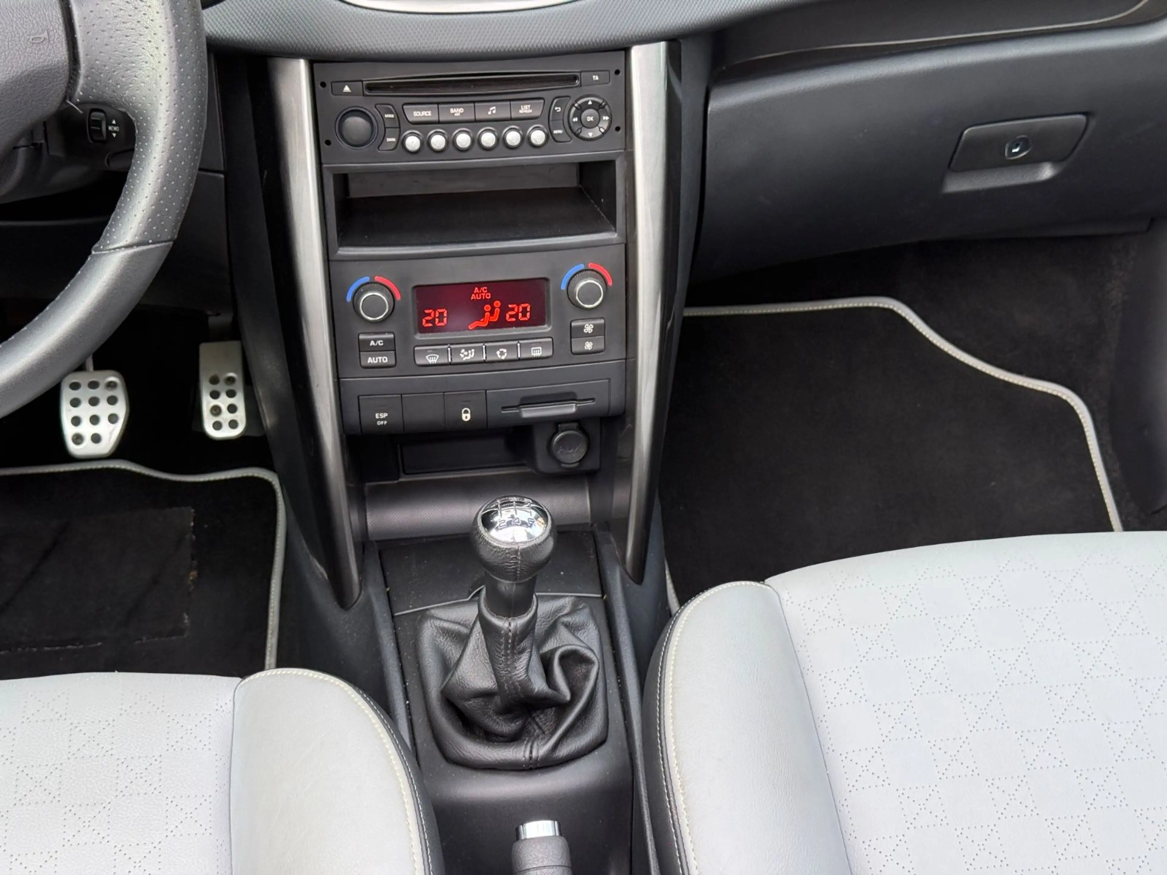 Peugeot 207 CC Cabrio Roland Garros PDC BLUETOOTH — photo 14