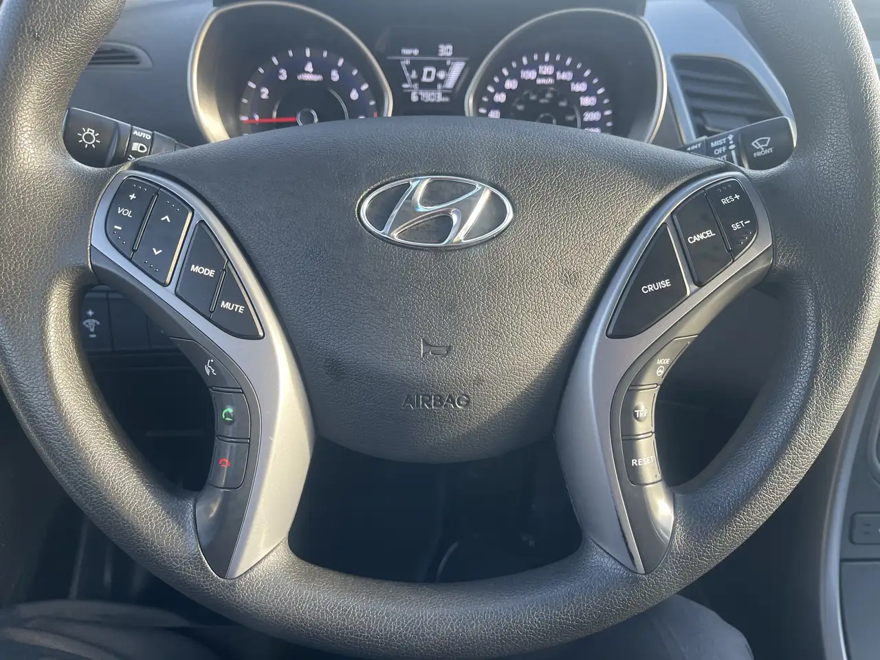 Hyundai ELANTRA снимка Hyundai ELANTRA