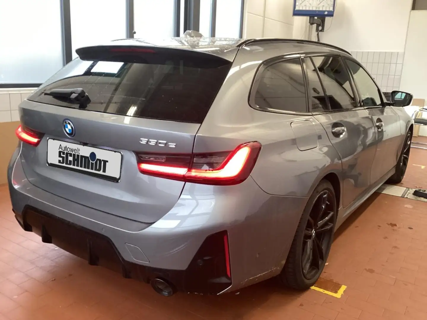 BMW 330 e Touring M Sportpaket + 2Jahre-BPS.-GARANTIE Grau - 2