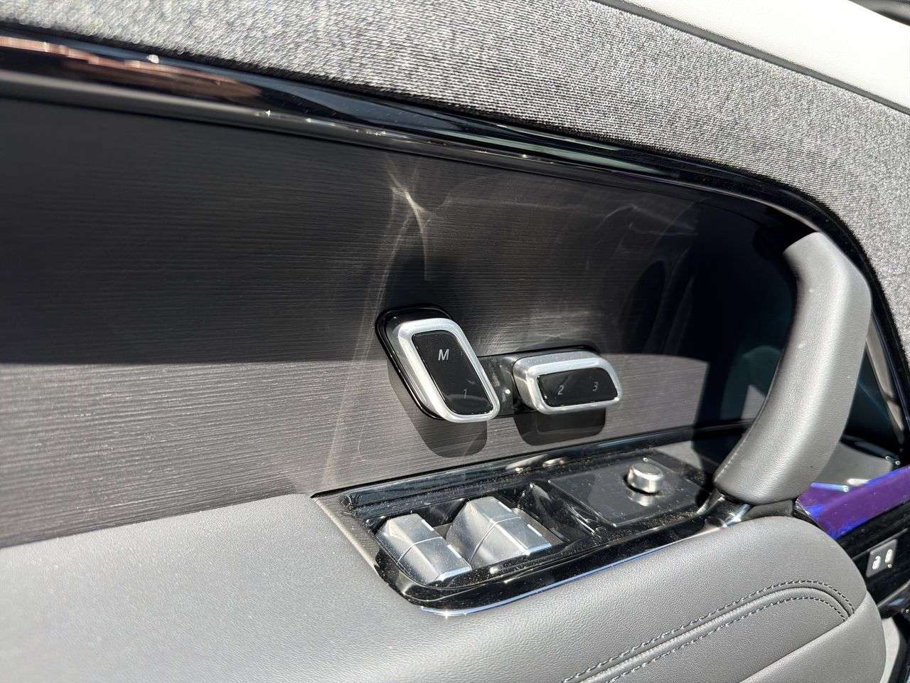 2026 Land Rover Range Rover Sport P460e Dynamic SE thumb 9