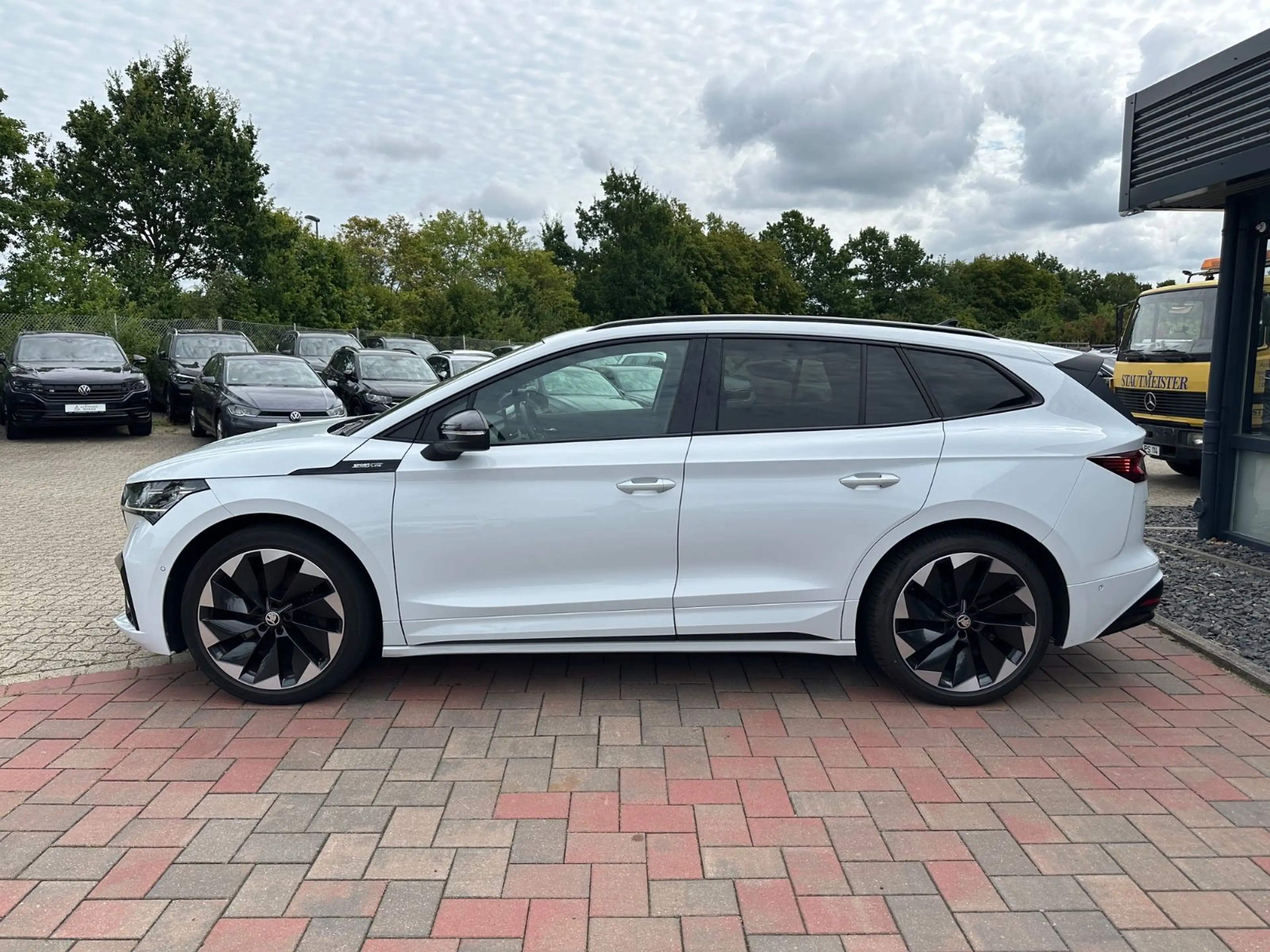 Skoda Enyaq 80 Sportline*PANO*MATRIX*HUD*R-CAM*ACC*21" — photo 6