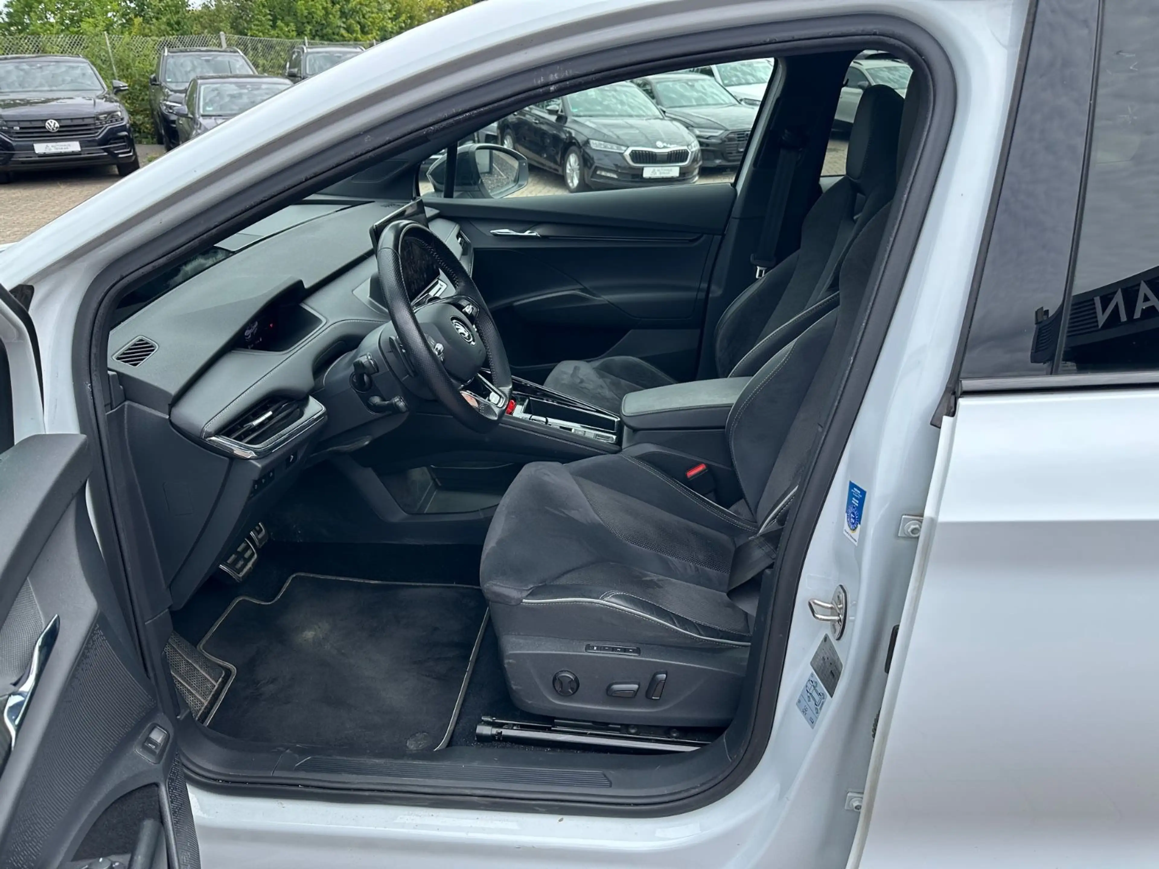 Skoda Enyaq 80 Sportline*PANO*MATRIX*HUD*R-CAM*ACC*21" — photo 10