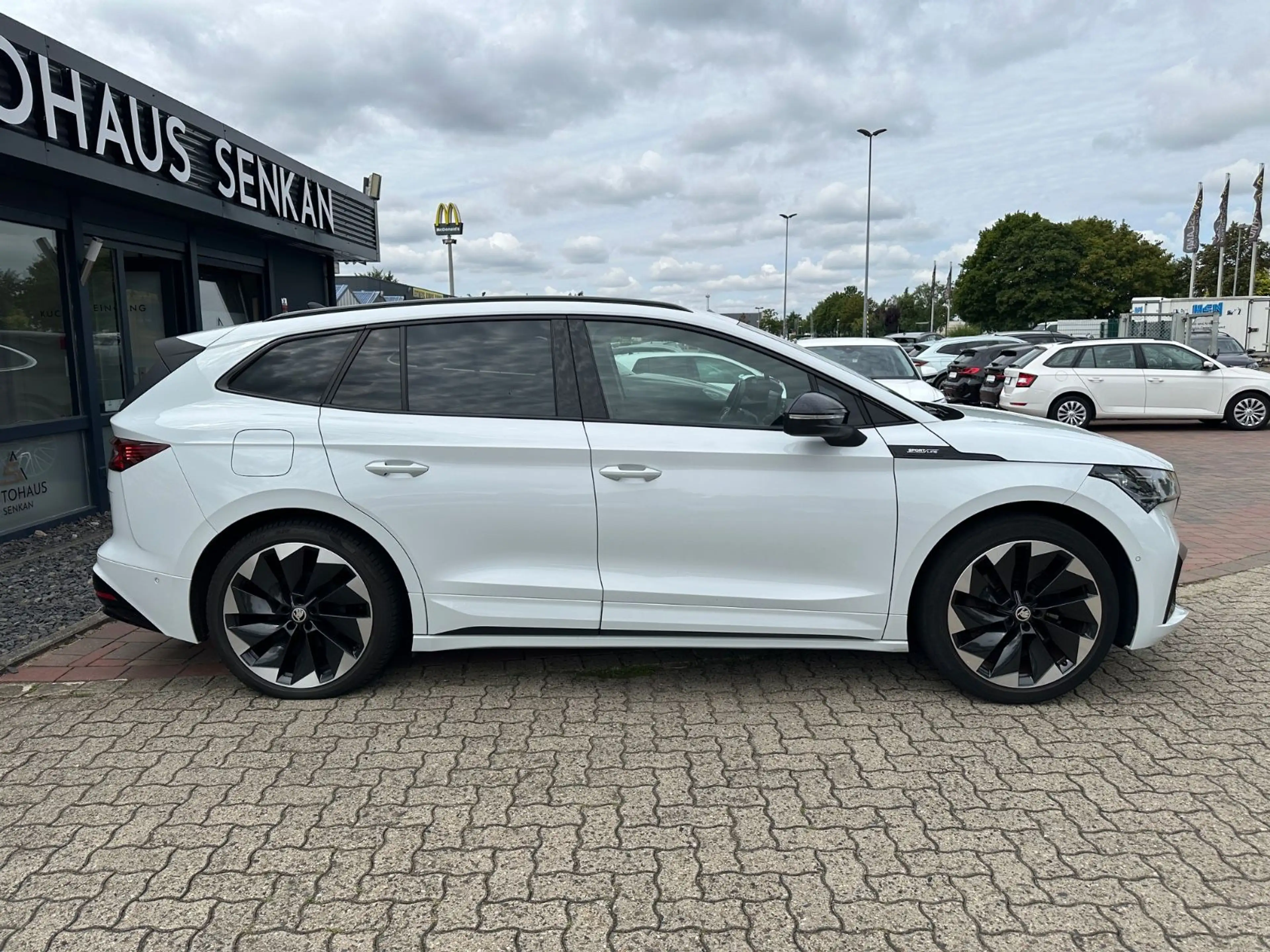 Skoda Enyaq 80 Sportline*PANO*MATRIX*HUD*R-CAM*ACC*21" — photo 9
