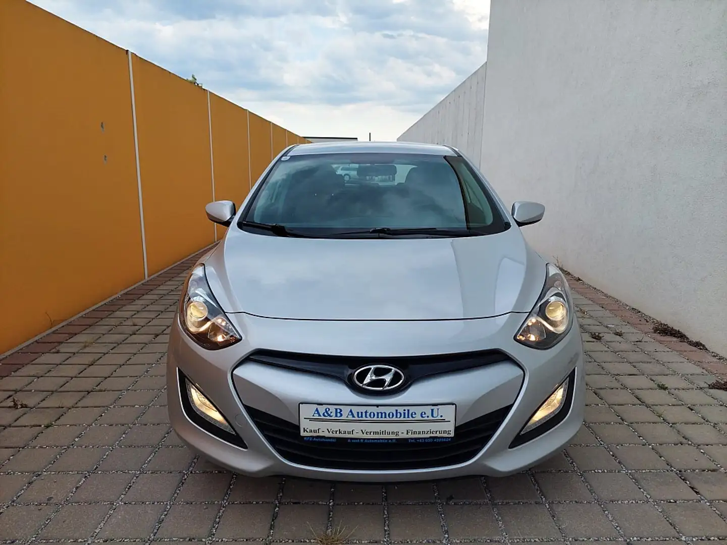 Hyundai i30 1,4 CVVT Europe Plus Sofort Kredit Silber - 2