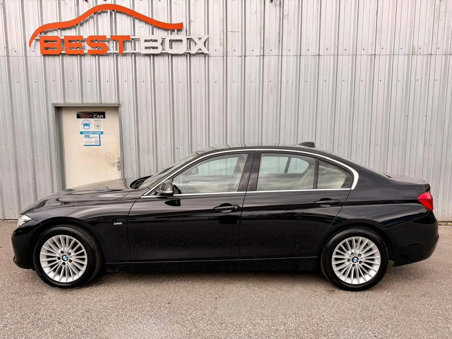 BMW 318 318 i Luxury Line Purity Schwarz - 2