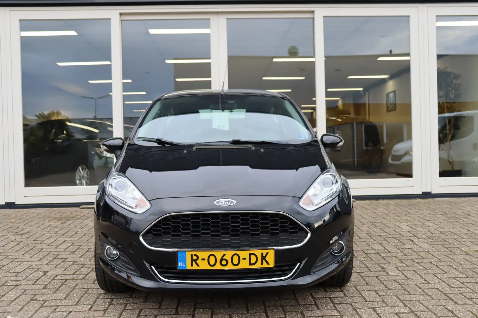 Ford Fiesta 1.25, Airco, Stoelverwarming, Prijs Is Rijklaar In Zwart - 2