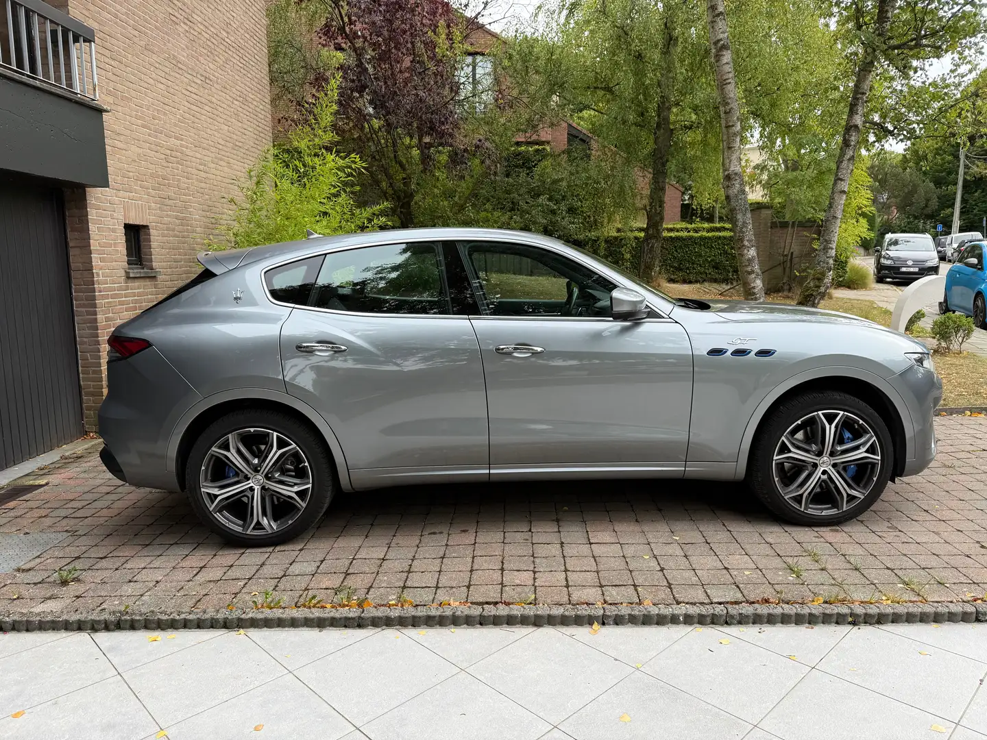Maserati Levante 2.0 L4 mHEV GT Hybrid Stříbrná - 2