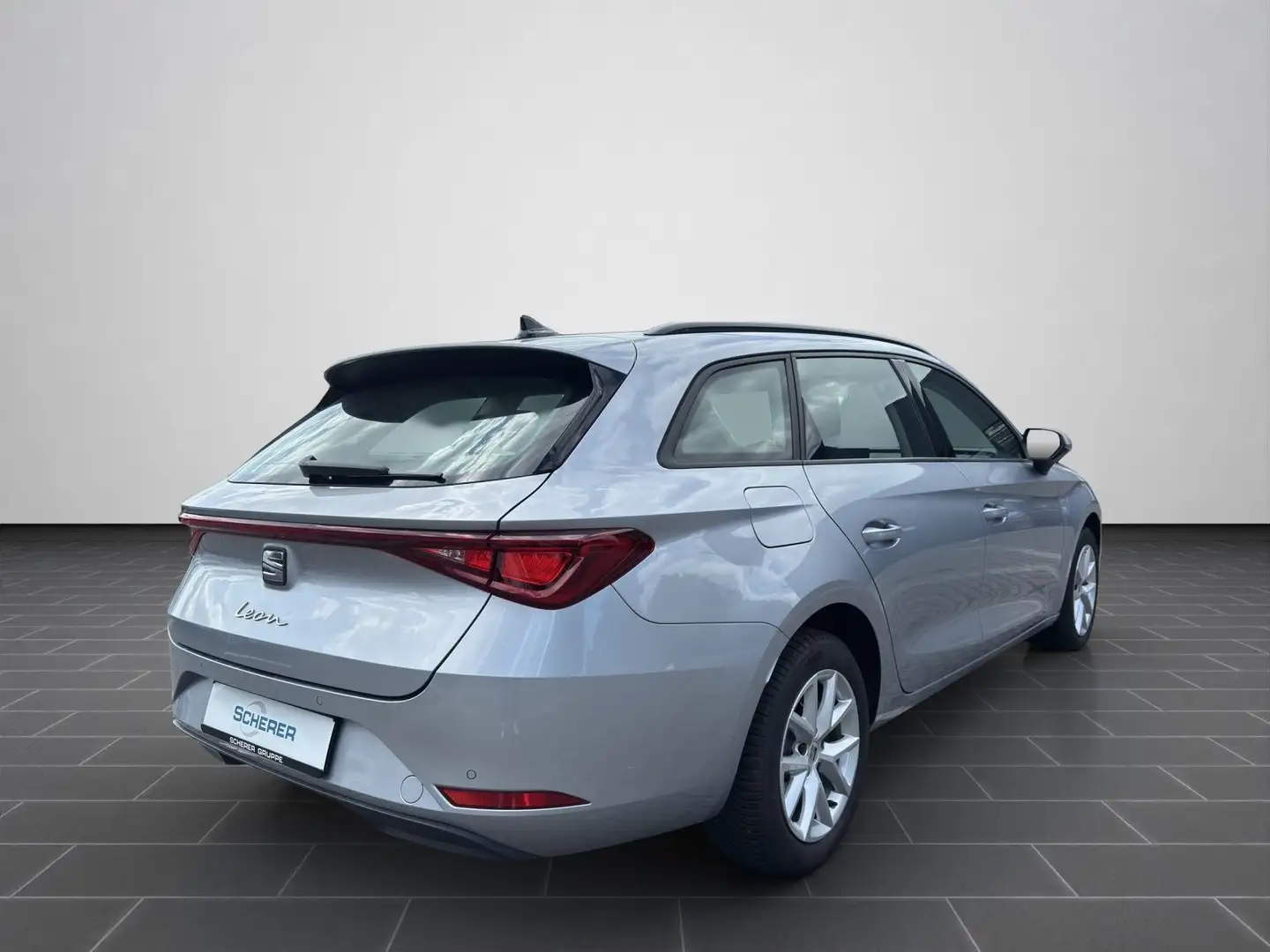 SEAT Leon Sportstourer 1.5 eTSI DSG Style LED NAVI GR Plateado - 2