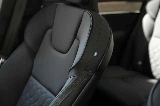 Volvo XC90 view 29