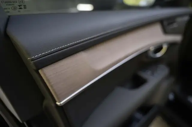 Volvo XC90 view 24