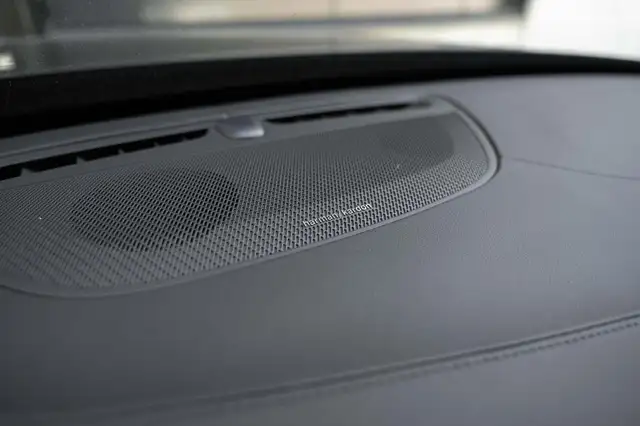 Volvo XC90 view 16