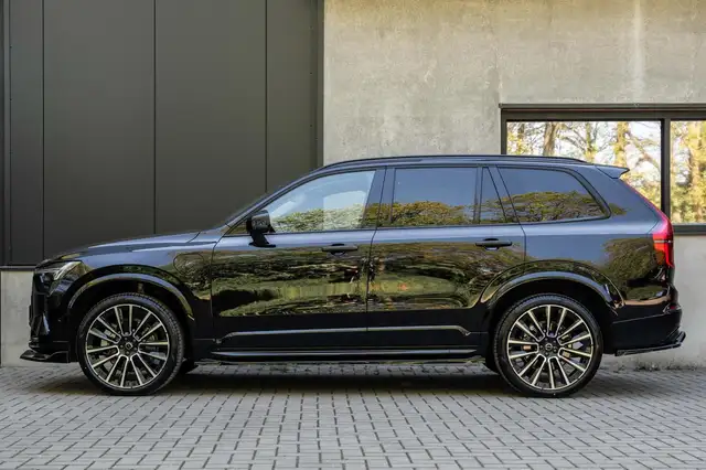 Volvo XC90 view 10