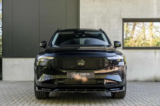 Volvo XC90 view 21