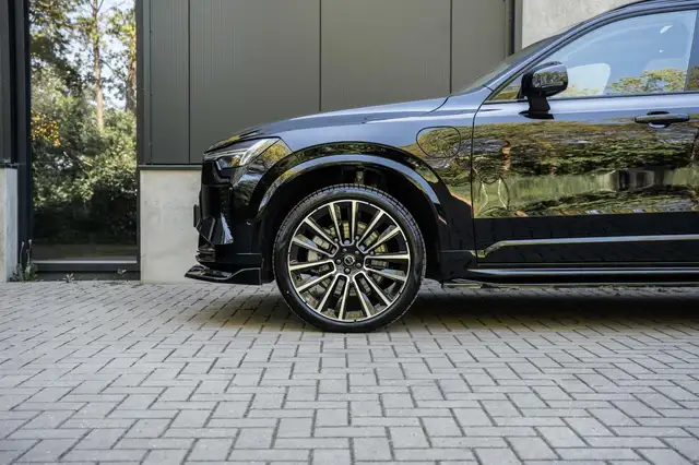Volvo XC90 view 11