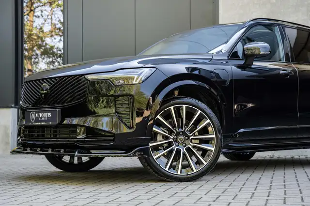 Volvo XC90 view 4