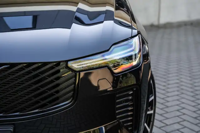 Volvo XC90 view 7