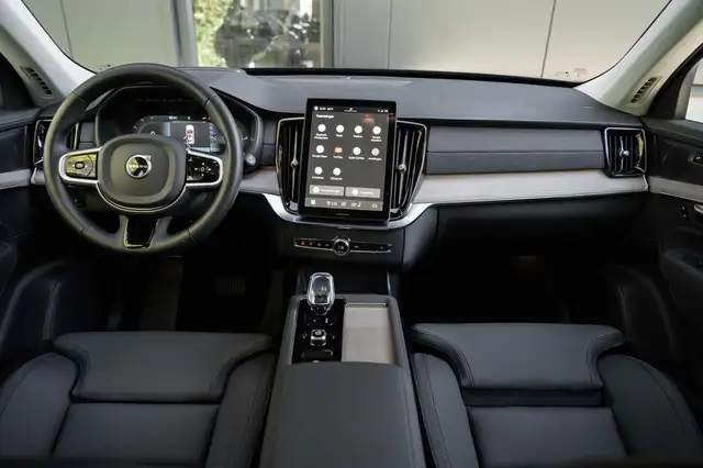 Volvo XC90 view 13