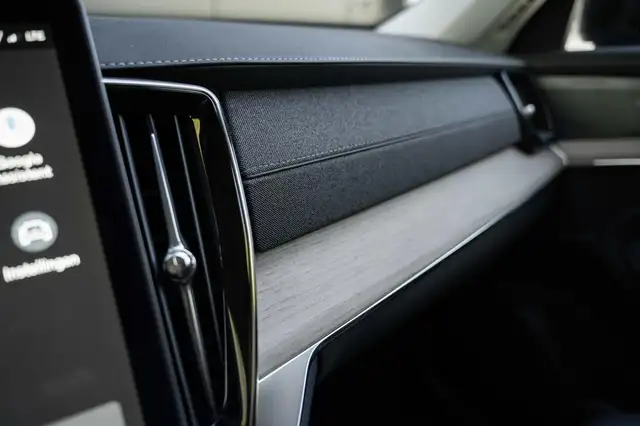 Volvo XC90 view 14