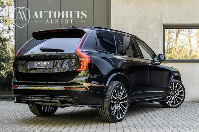 Volvo XC90 view 2