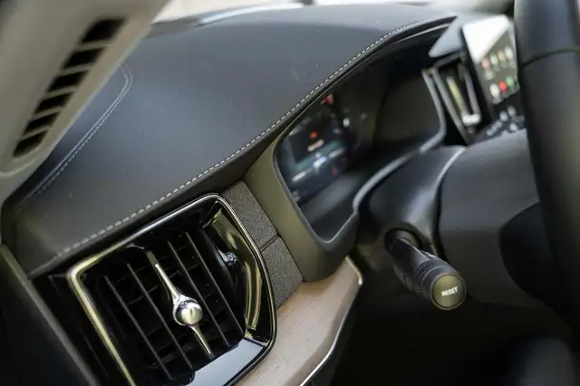 Volvo XC90 view 27
