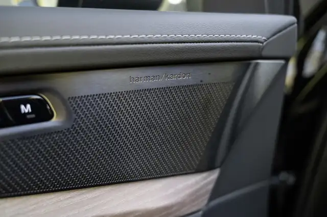 Volvo XC90 view 26