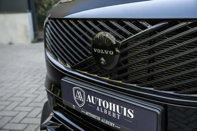 Volvo XC90 view 5