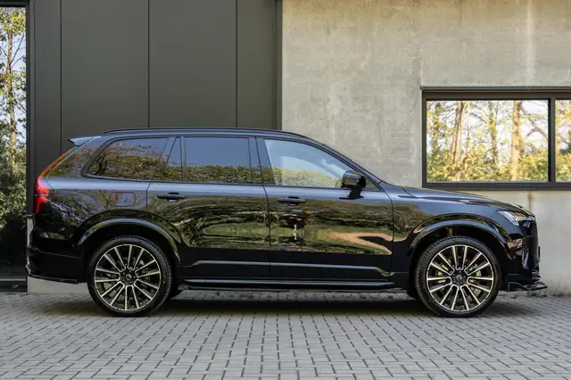 Volvo XC90 view 9