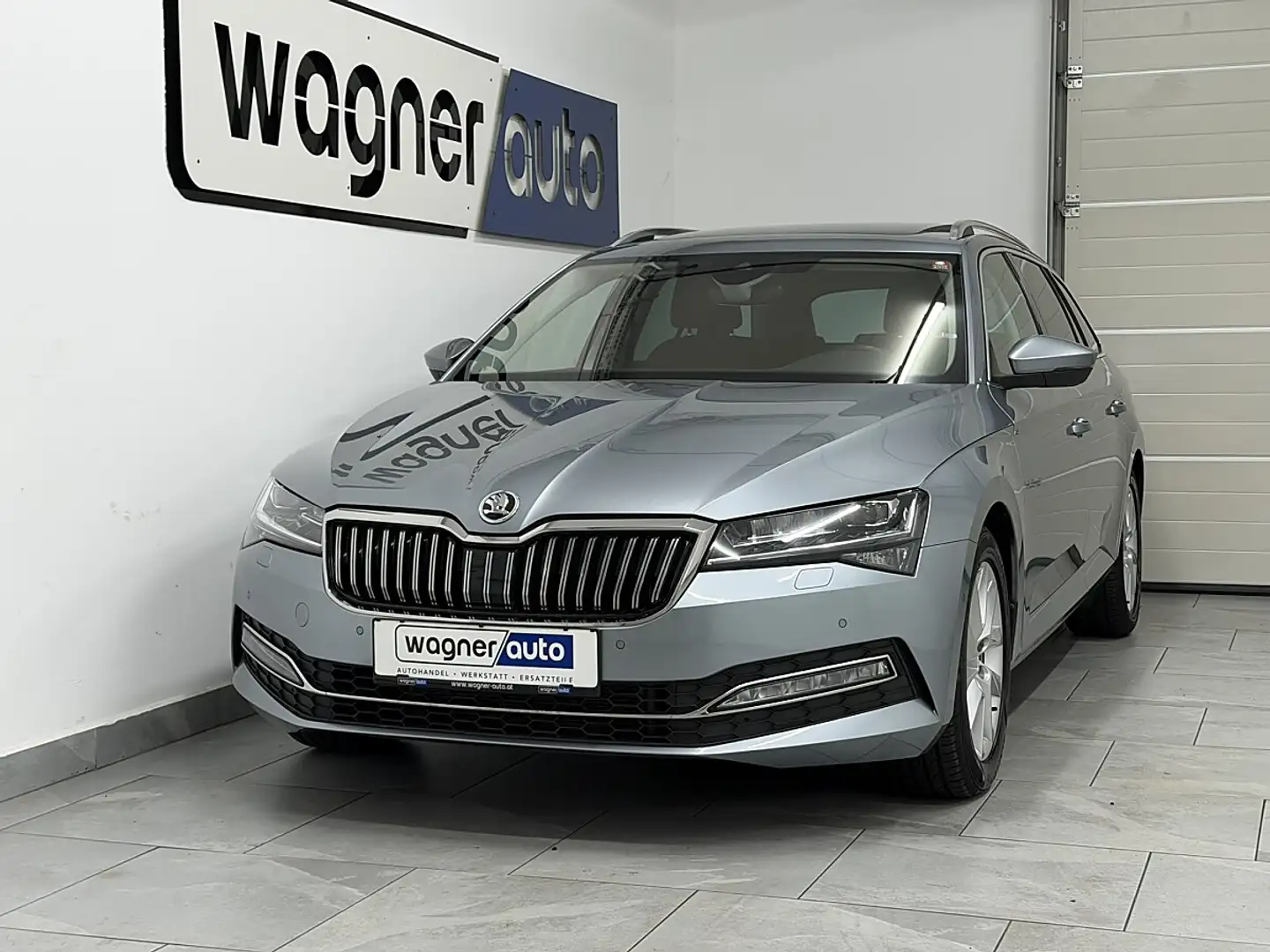 Skoda Superb Kombi 2,0 TDI Style DSG.MATRIX Beam/ACC/Navi/Pa... Silber - 2