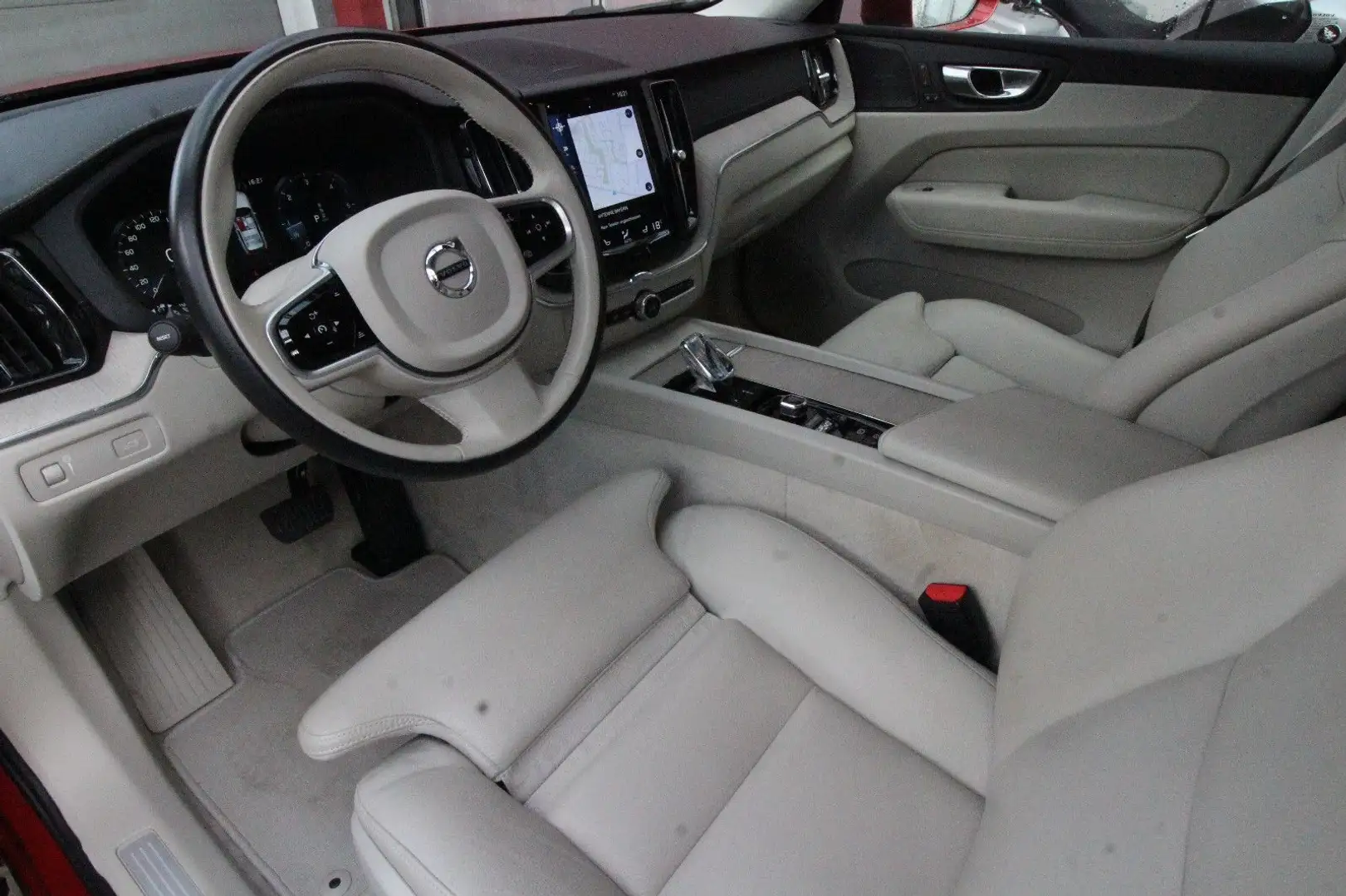Volvo XC60 Inscription B5 AWD~Pano~4C~Standh.~4xSHZ~ Rosso - 2
