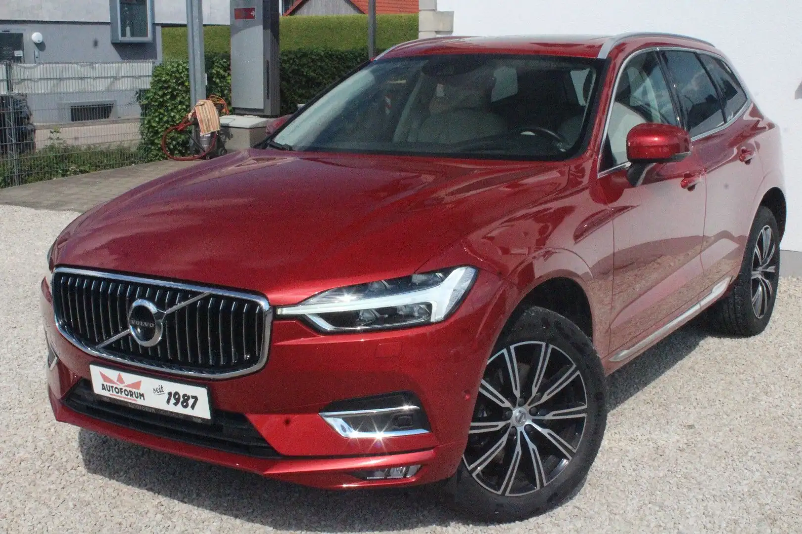 Volvo XC60 Inscription B5 AWD~Pano~4C~Standh.~4xSHZ~ Rosso - 1