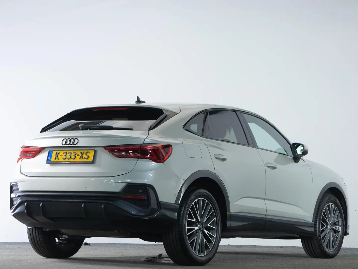 Audi Q3 Sportback 45 TFSI e 245 PK Sport Edition | LED | B Gris - 2