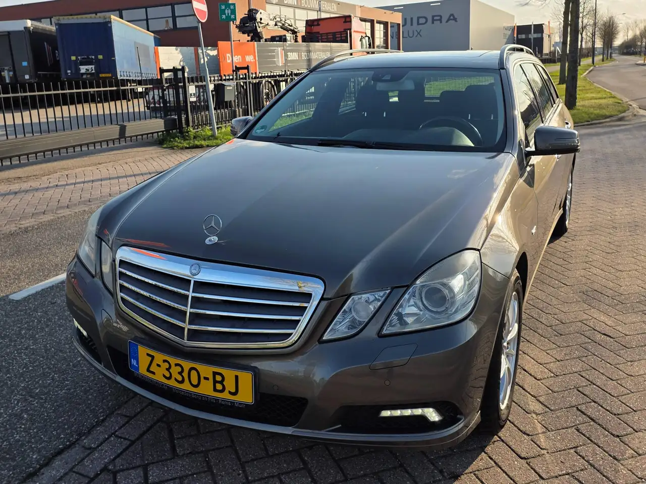 Mercedes-Benz E 200