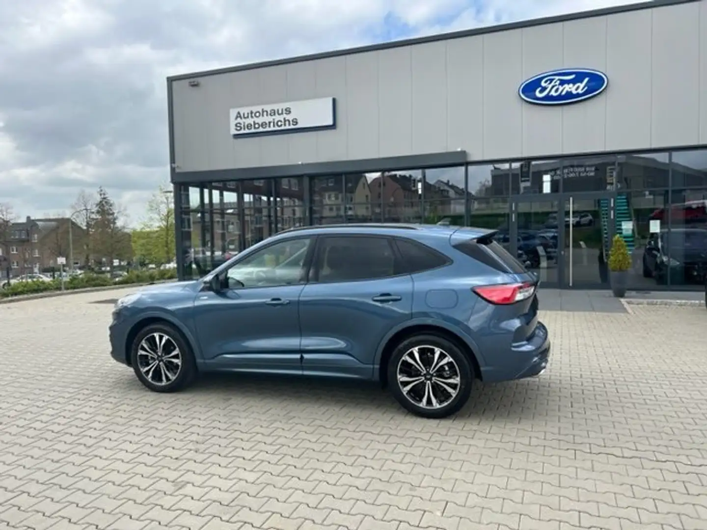 Ford Kuga ST-Line Blau - 1