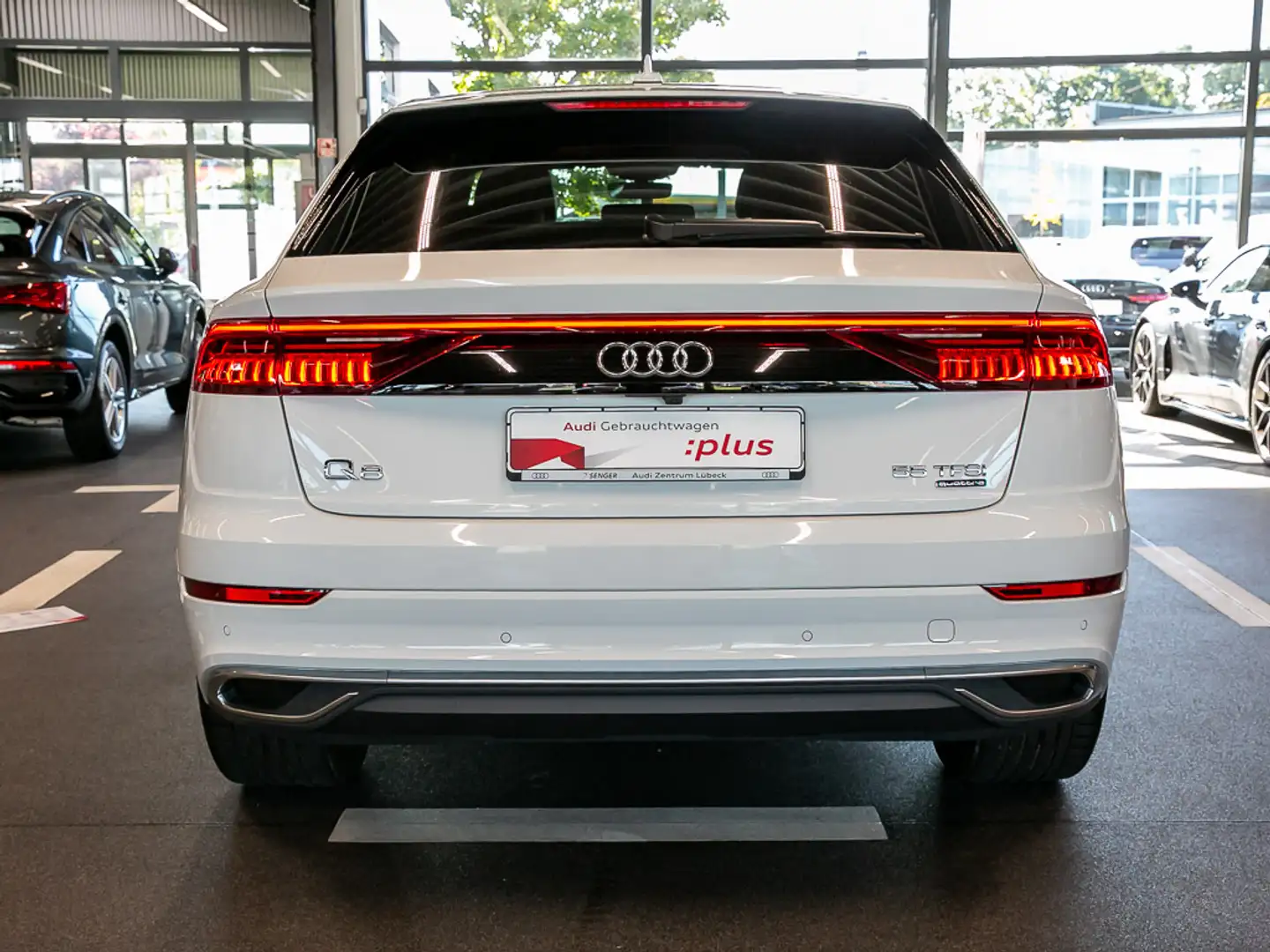 Audi Q8 55 TFSI quattro S line Nav Pano Luft B&O Blanc - 2
