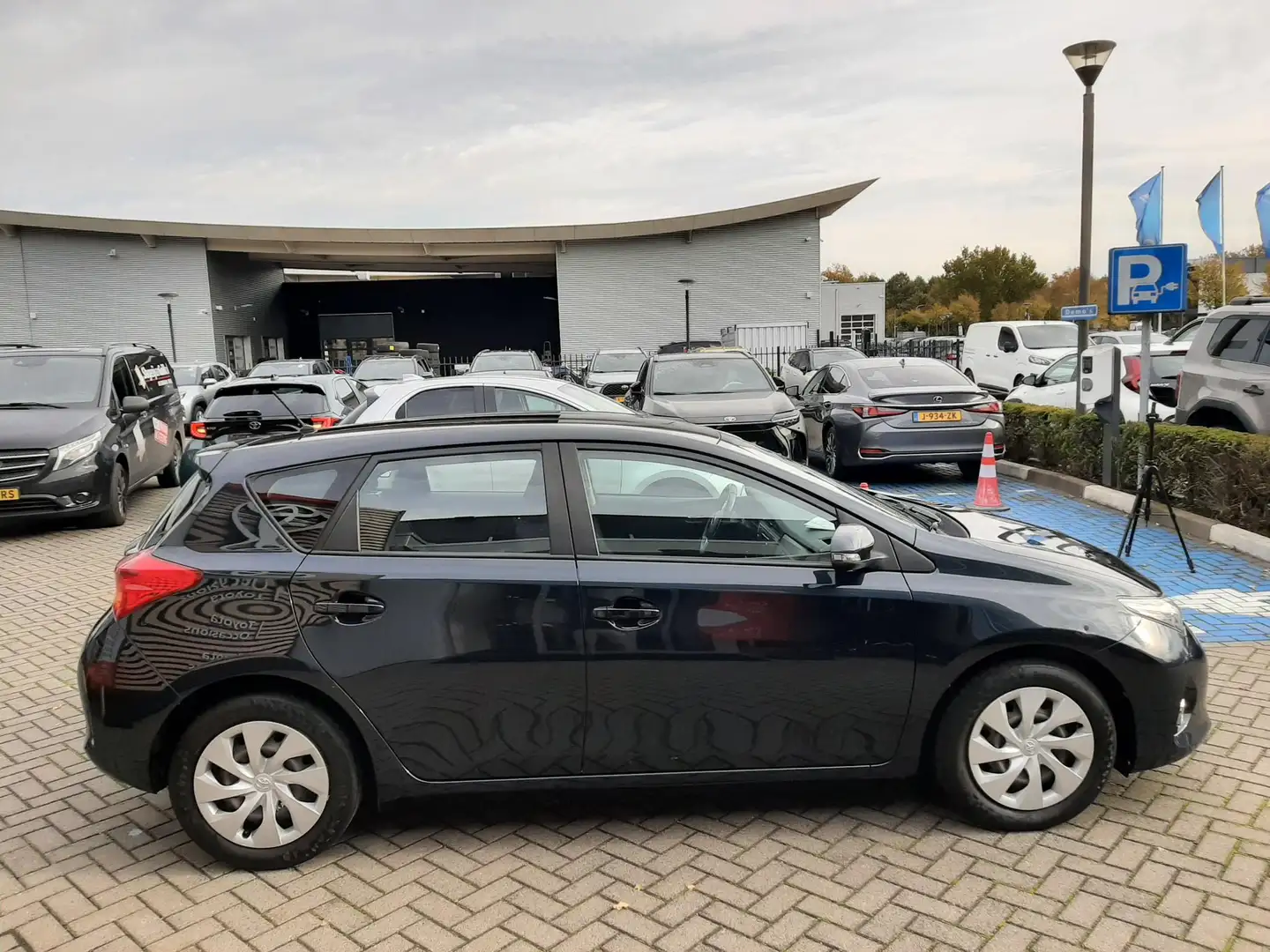 Toyota Auris 1.6 VVT-i ASPIRATION 5-DEURS TREKHAAK CRUISE CAMER Gris - 2